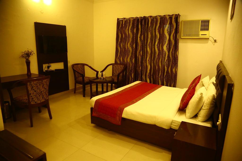 Hotel Smart Inn-2 New Delhi Ngoại thất bức ảnh