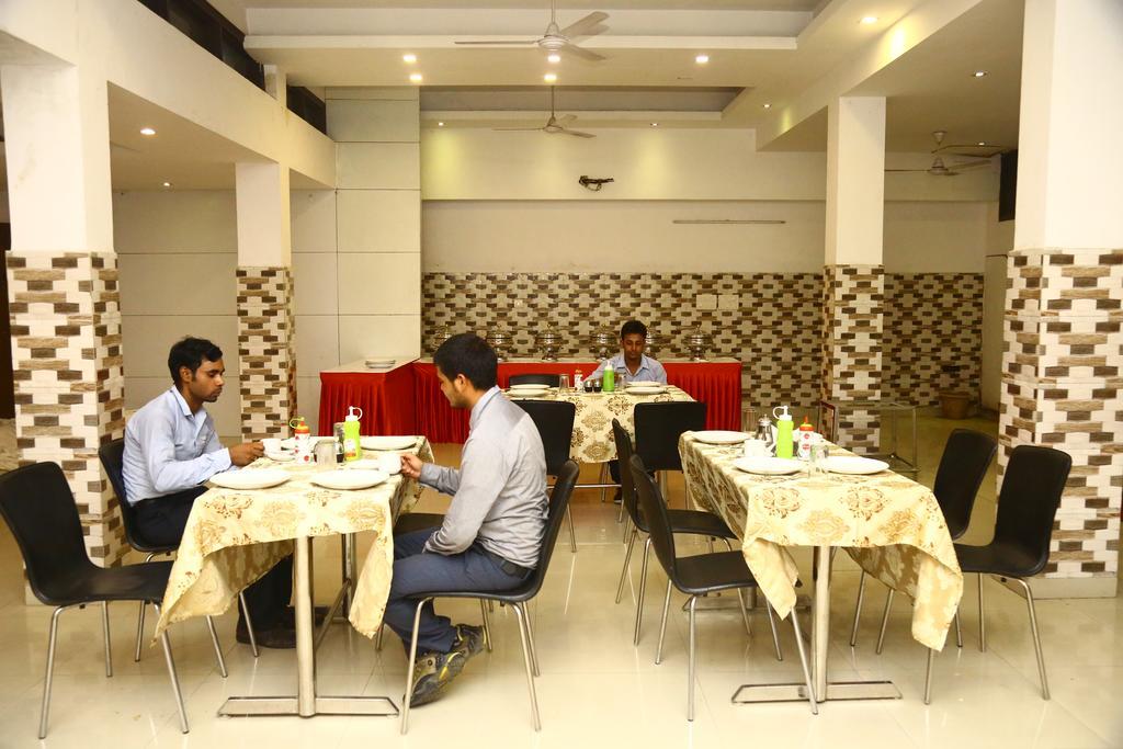 Hotel Smart Inn-2 New Delhi Ngoại thất bức ảnh